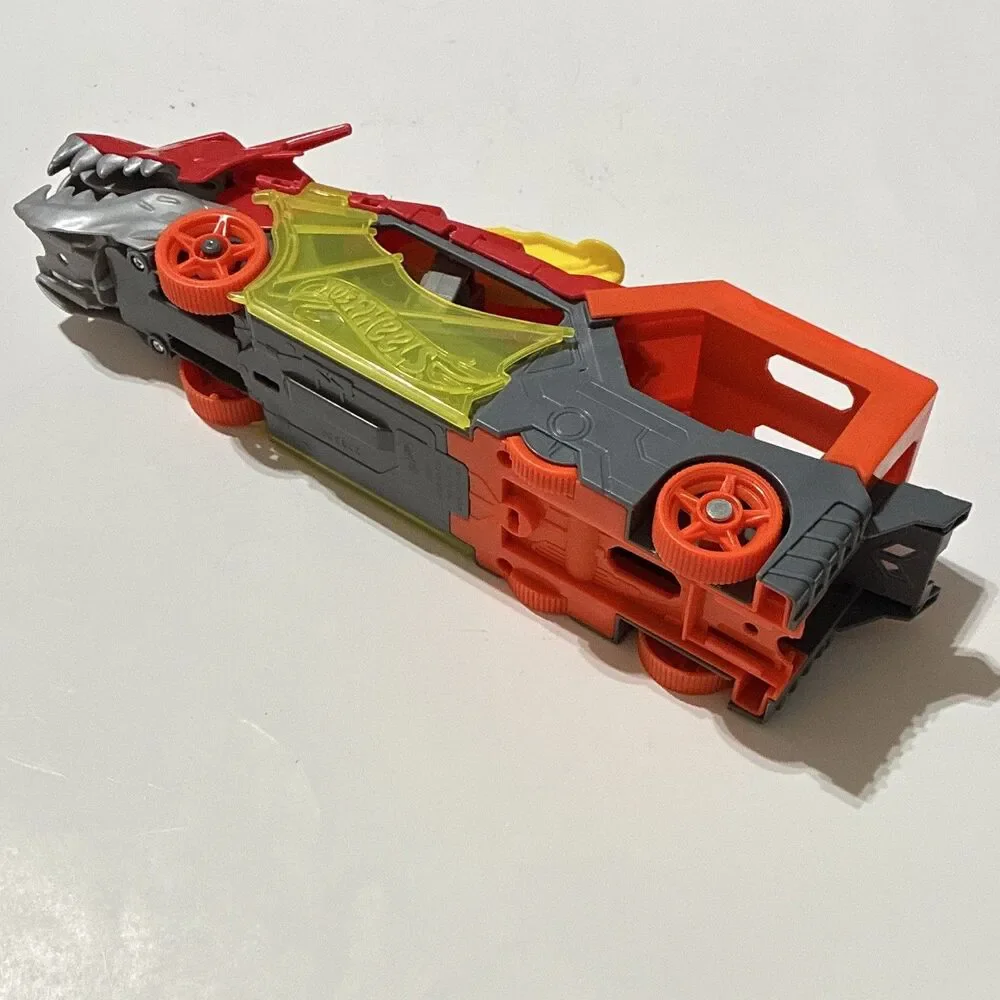 Hot Wheels Dragon Hauler Transporter GVH88 Car Carrier Truck 2020 Mattel Toy